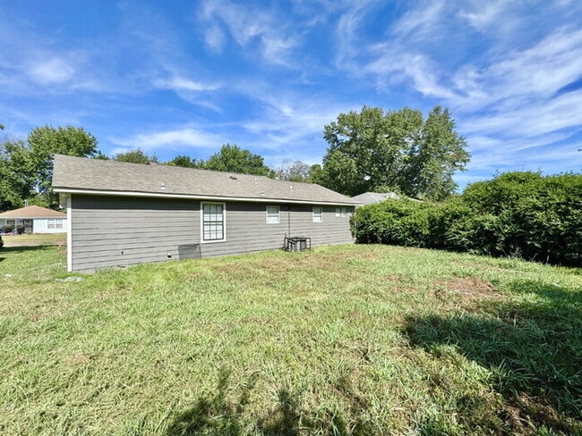 Building Photo - 5168 Corkwood Dr