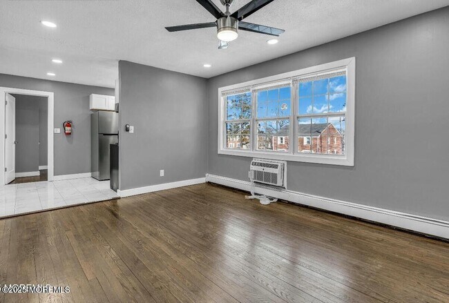 Building Photo - 364 Westwood Ave