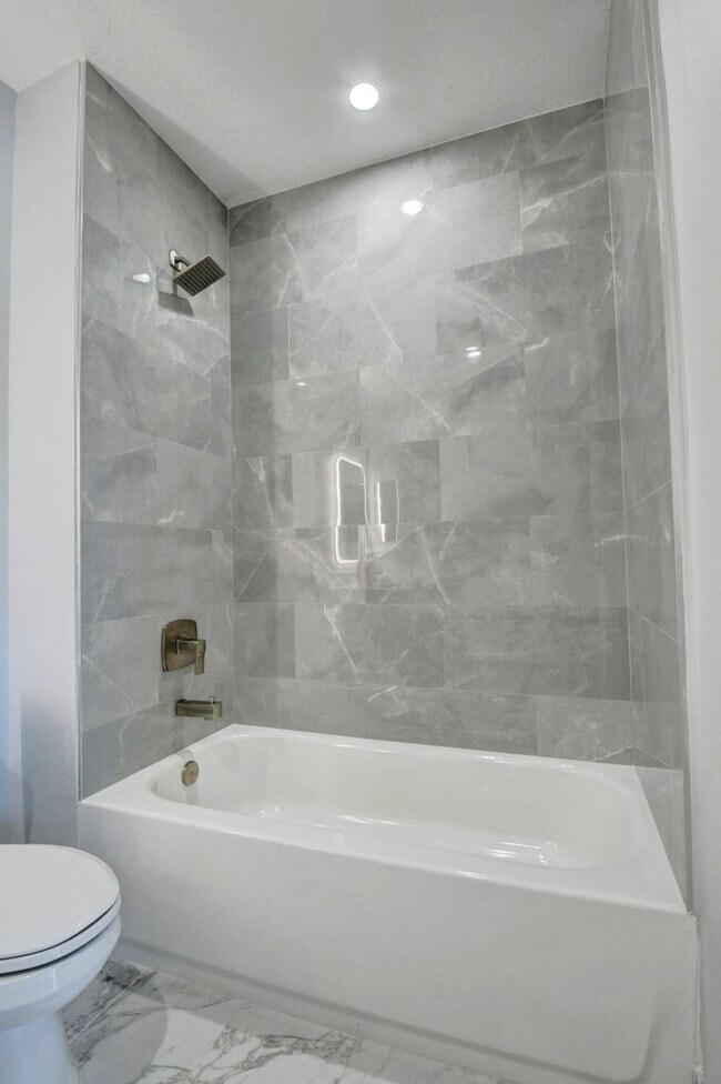 Building Photo - Yamato Villas Townhomes - Boca Raton