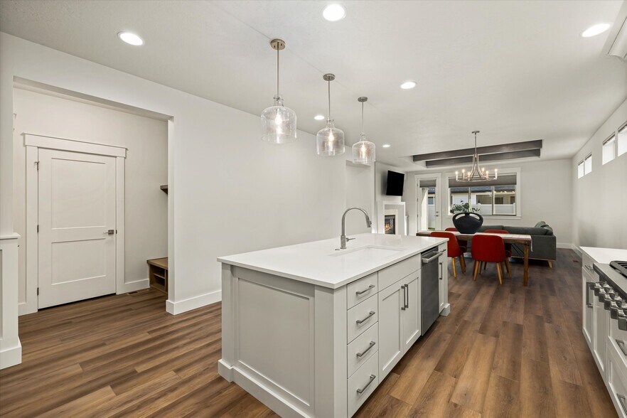 Building Photo - 6318 S Utmost Ln