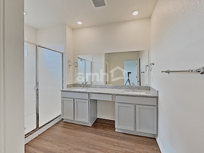 Building Photo - 2732 Spencebrook