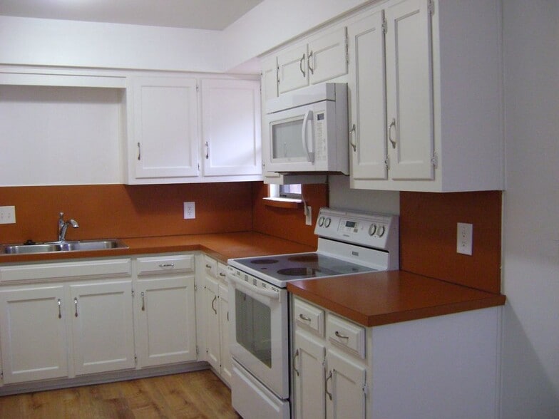 Building Photo - 1714 Redbud Ln