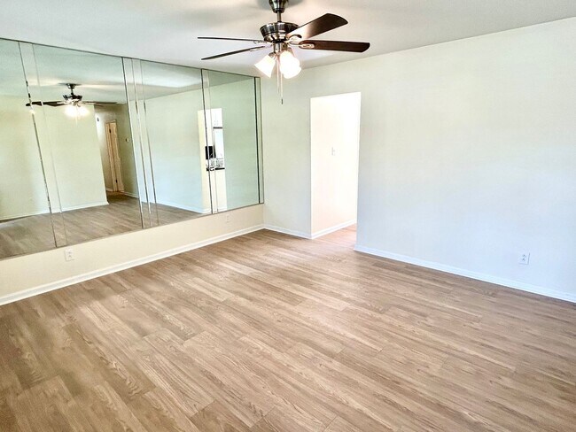Building Photo - 3725 Boyette Ct E
