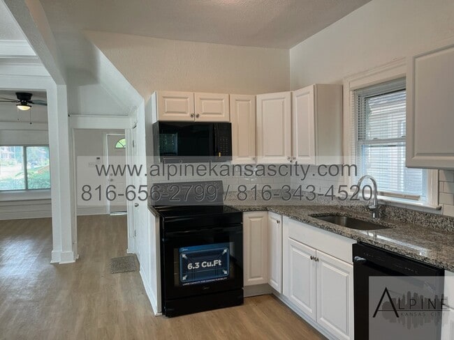 Building Photo - HUGE 3 Story Remodel!