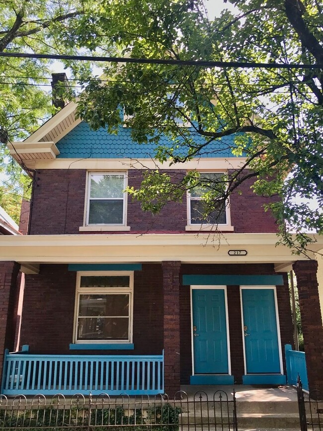 Building Photo - Emming Duplex