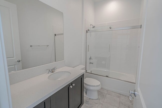 Building Photo - 5-Bedroom Home with Loft in Gated Victoria at Plum Canyon!