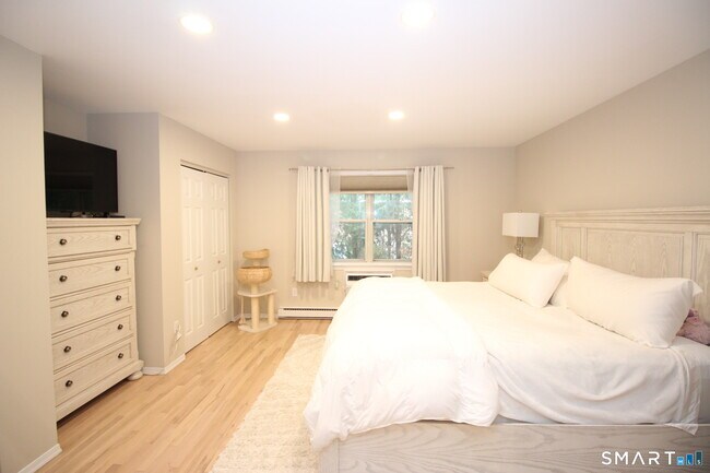 Building Photo - 30 Maple Tree Ave