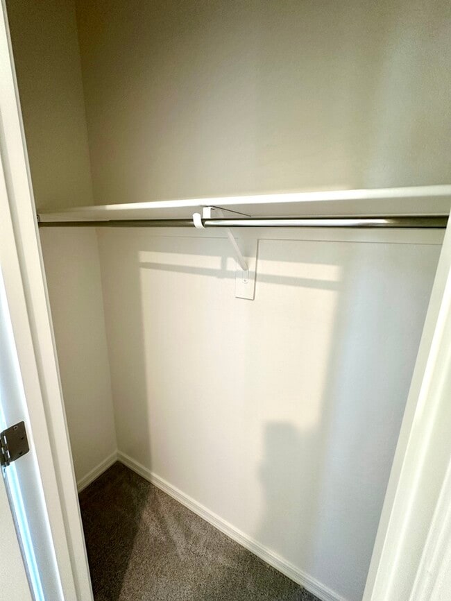 Building Photo - Beautiful new home in Bella Vista Farms, San Tan Valley! 9' ceilings, tile floors, granite counte...