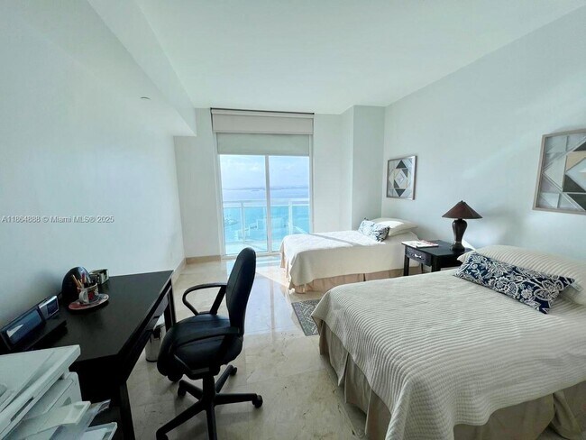 Building Photo - 950 Brickell Bay Dr