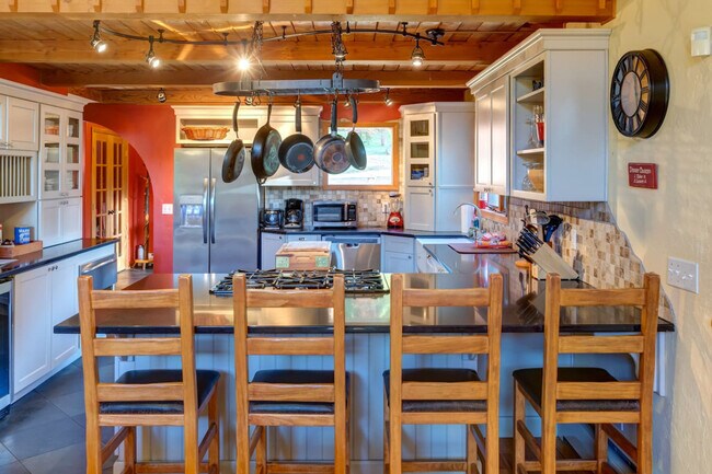 Building Photo - 525 Townsand Hollow Rd