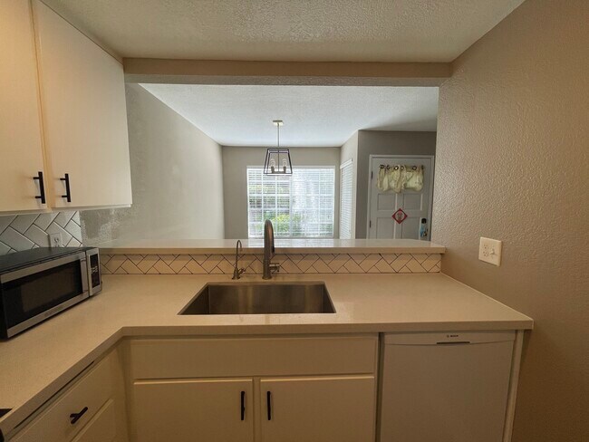 Building Photo - 1442 Brett Plz