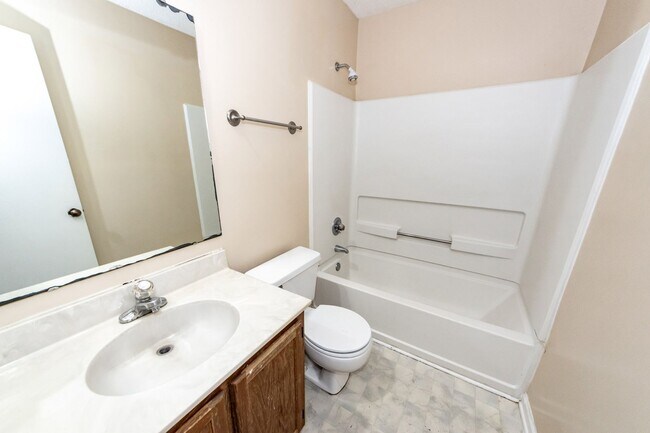 Building Photo - 8408 Battle Forest Dr