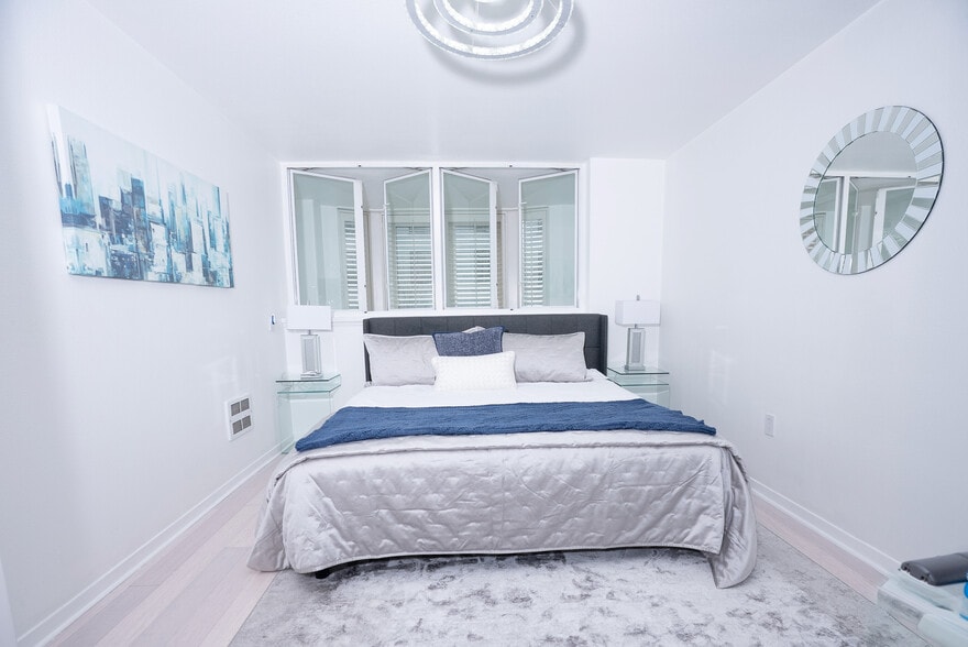 Building Photo - 88 King St