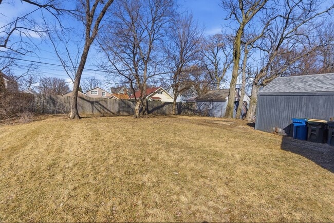 Building Photo - 835 Bishop Ave