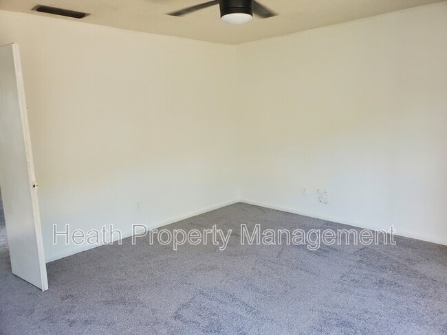 Building Photo - 4624 Landscape Dr