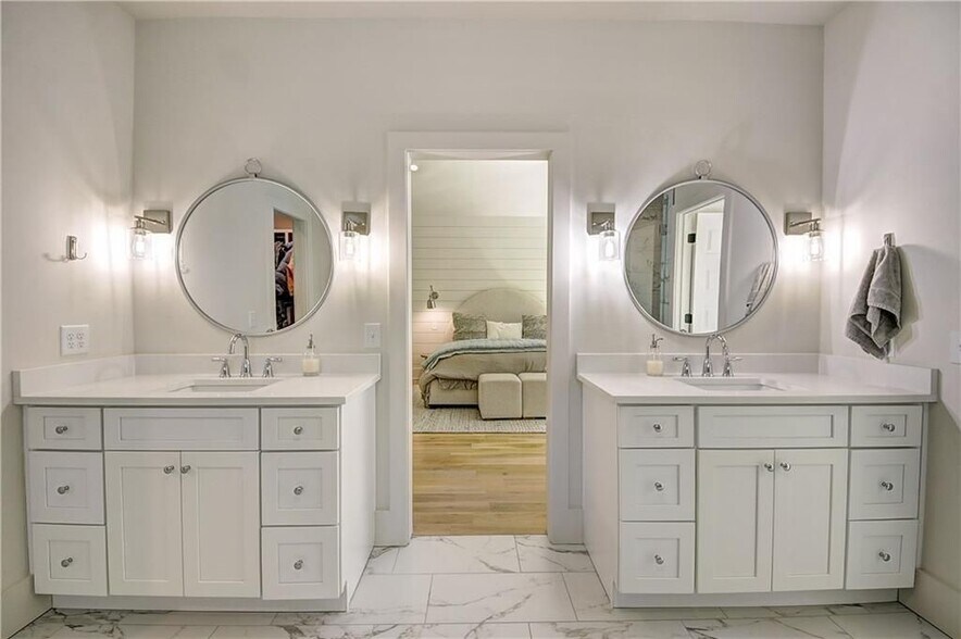 Building Photo - 1268 Hayes Dr SE