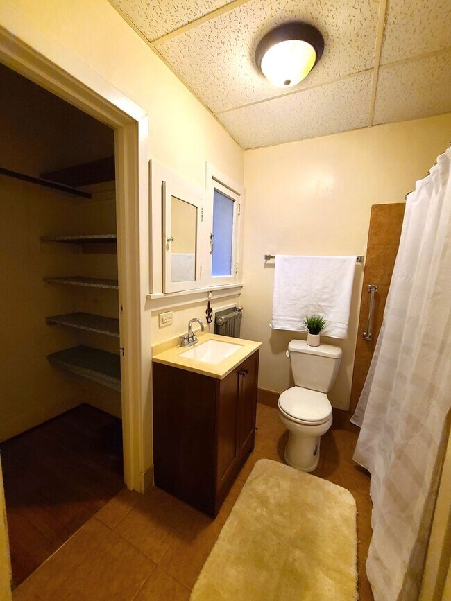 Building Photo - 2230 W Pacific Ave