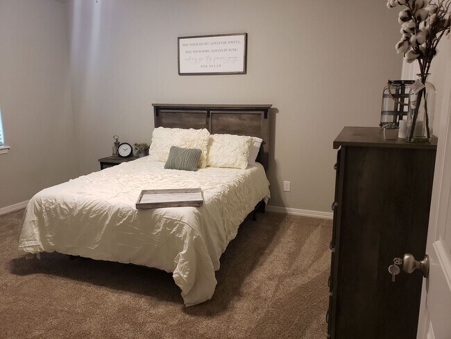 Building Photo - 7000 Canter Ct