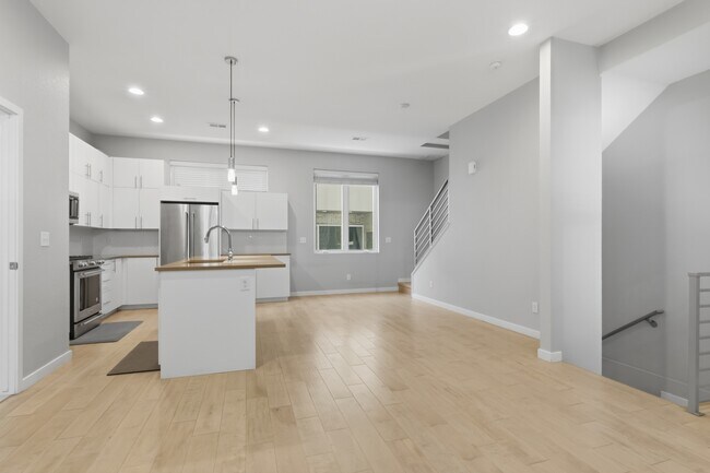 Building Photo - 1295 Osceola St