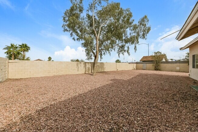 Building Photo - 390 Lombardy Cir