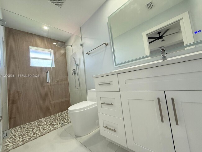 Building Photo - 123 1st St