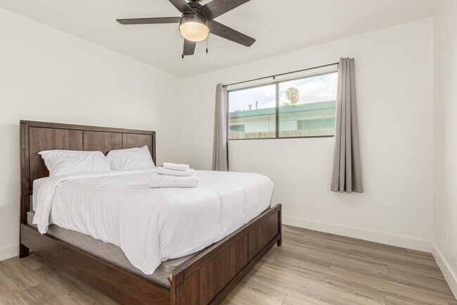 Building Photo - 6616 E Avalon Dr