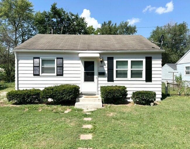 Primary Photo - 2288 N Moreland Ave