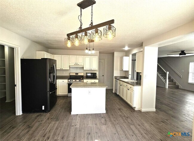 Building Photo - 1648 Dogwood Ln