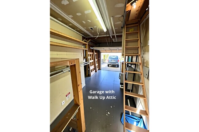 Building Photo - 30 Somerset Ave