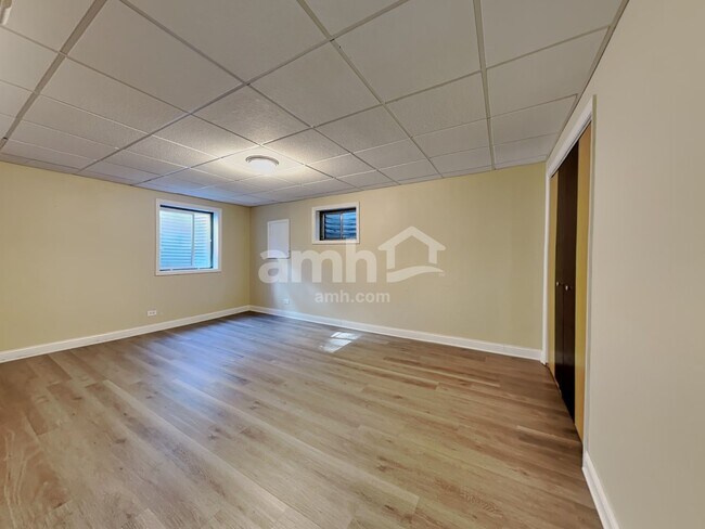 Building Photo - 2 Hastings Ct