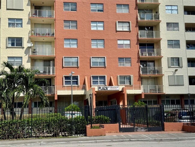 Building Photo - 4675 W 18th Ct