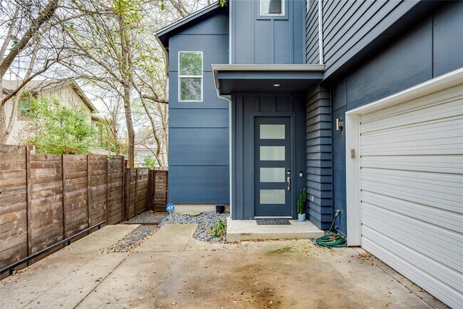 Building Photo - 2005 Bluebonnet Ln