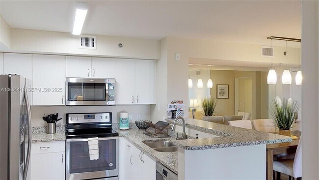 Building Photo - 19701 E Country Club Dr