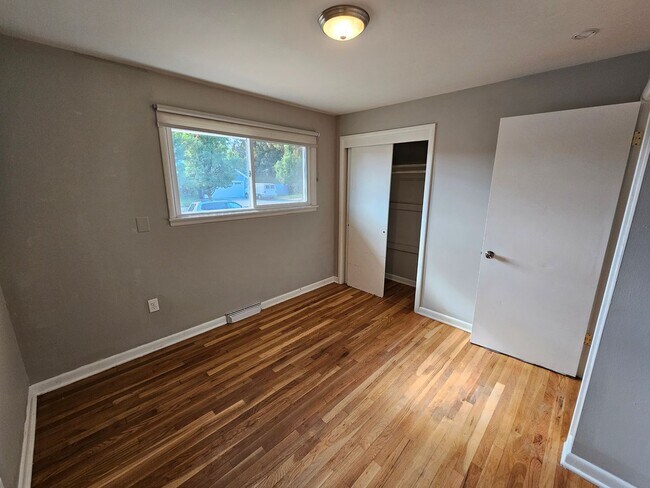 Building Photo - Beautiful Home + Mother-in-Law Suite