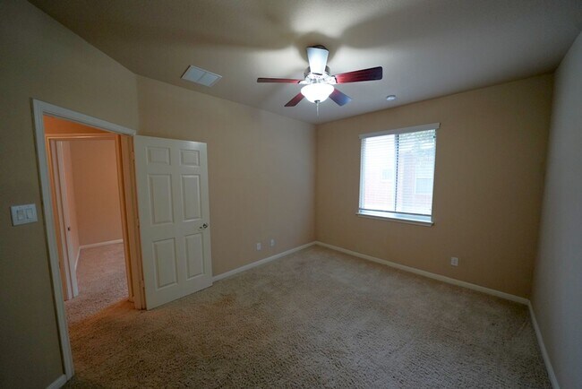 Building Photo - Beautiful Home Now Available in the Covete...