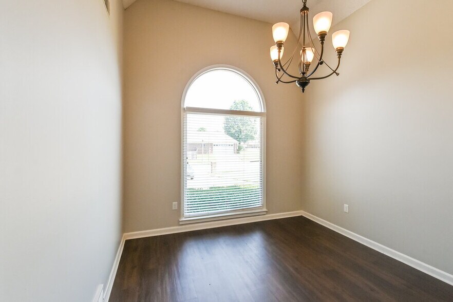 Building Photo - 9073 Bellehurst Dr