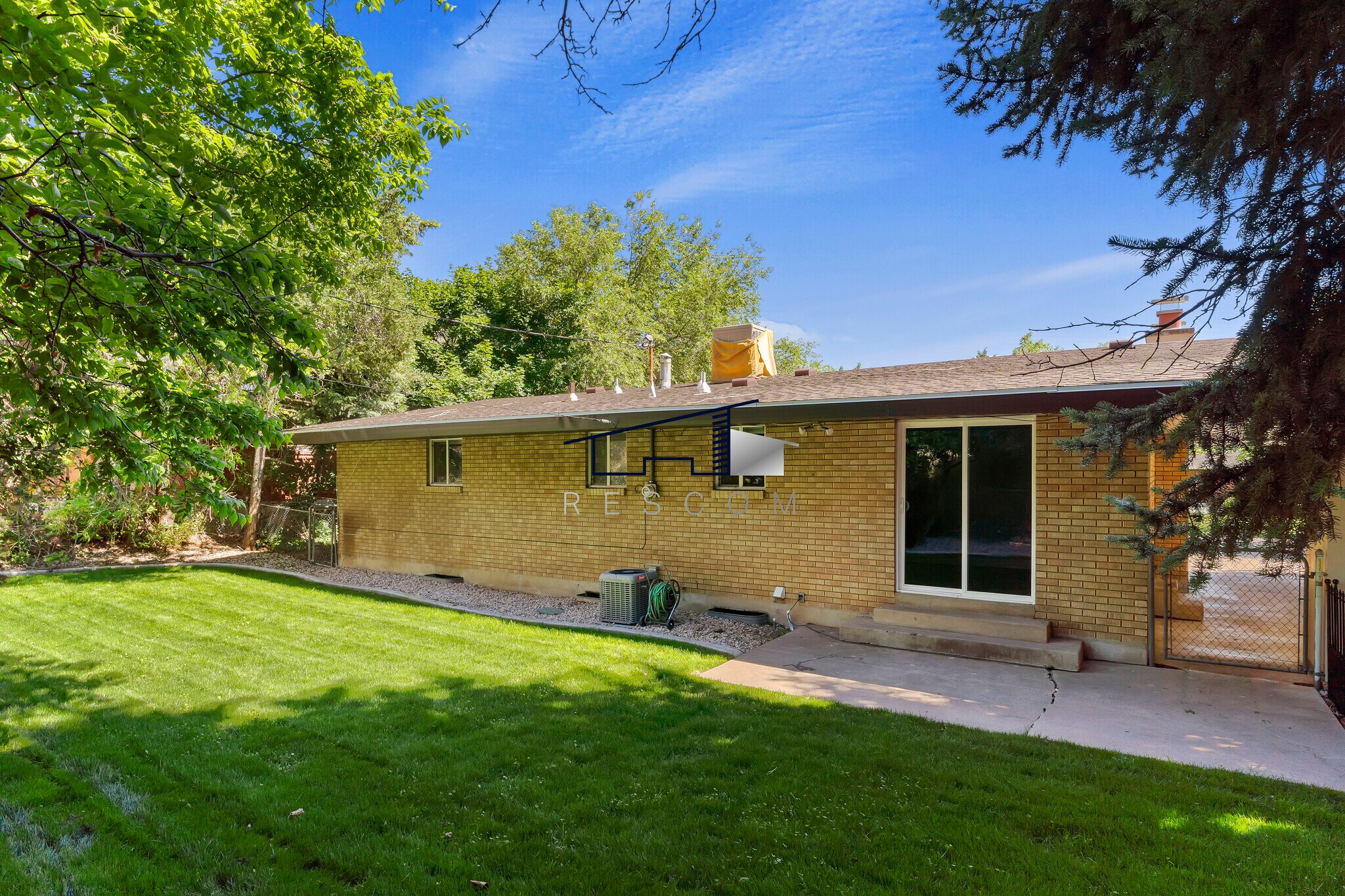 Building Photo - 1334 Henderson Dr