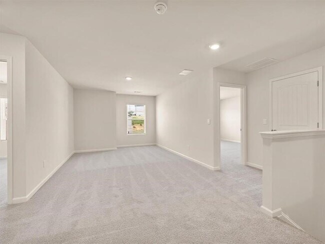 Building Photo - 167 Fernbrook Trl