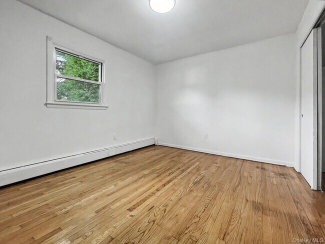 Building Photo - 1 Maple Ln