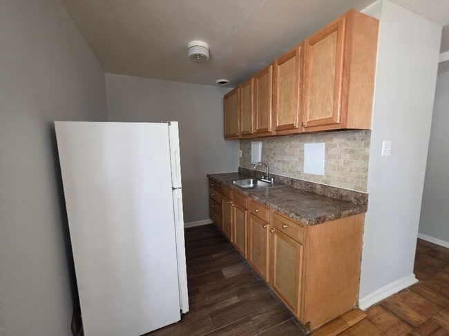 Building Photo - 5055 MEADE ST NE