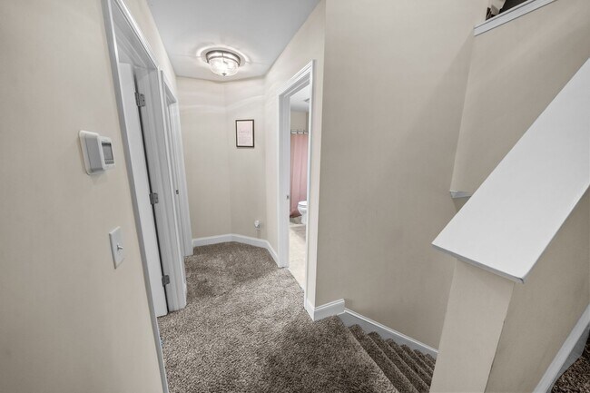 Building Photo - 3 Bedroom Townhome Across from Richmond Hill Golf Club