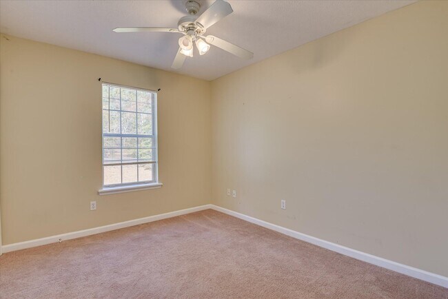 Building Photo - 2102 Howard Mill Rd