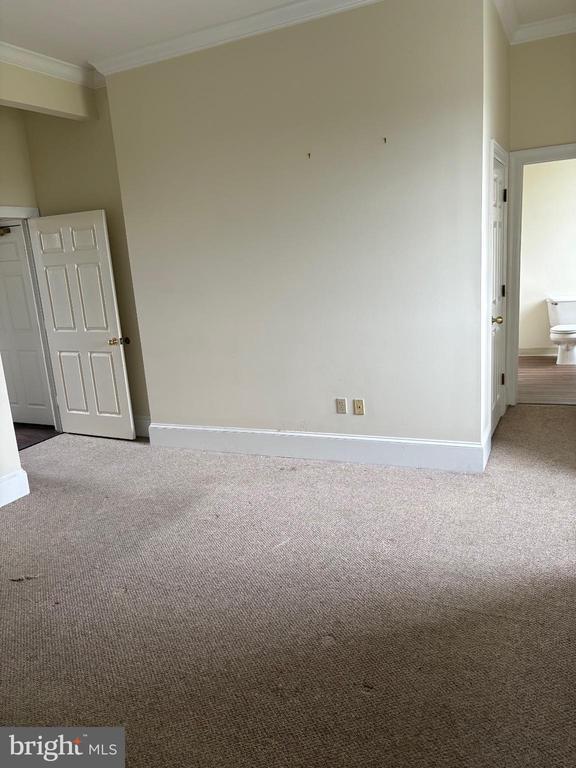 Building Photo - 10 N Main St