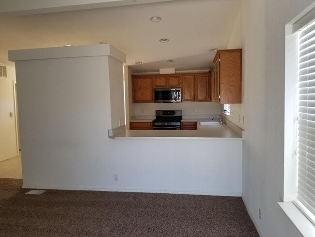 Building Photo - Oak View- Three bedroom home with Mountain...