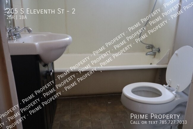 Building Photo - 205 S Eleventh St-2