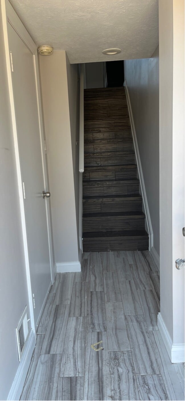 Building Photo - 208 Bonnie Brae Dr