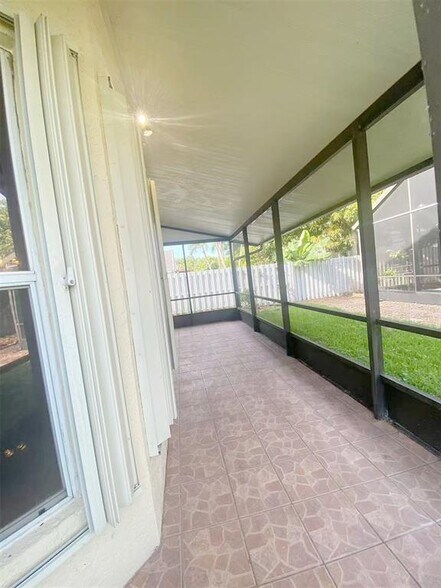 Building Photo - 1320 NW 185th Ave