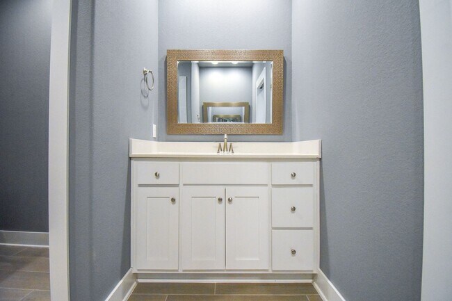 Building Photo - Luxurious 4 Bedroom, 3.5 Bathroom Home In Fayetteville, AR