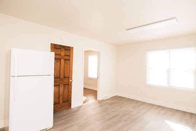 Building Photo - 2320 Southridge Dr
