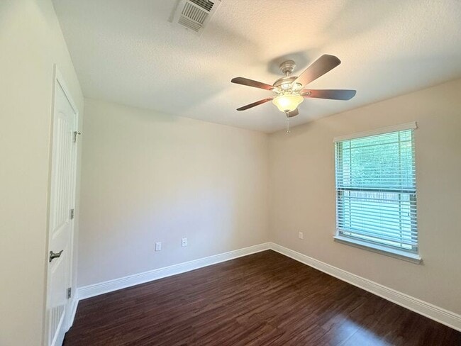 Building Photo - 5227 English Oak Dr
